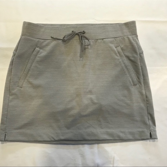 Athleta Dresses & Skirts - Athleta Skirt with Built In Mesh Shorts sz S